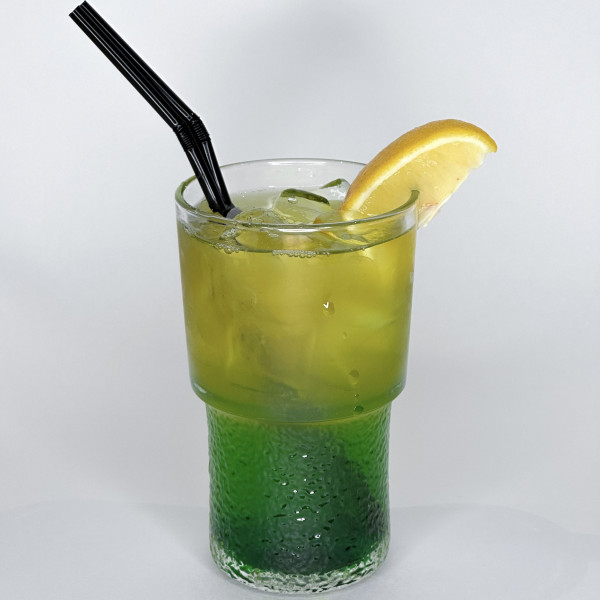 Мятный Коблер (Водка, мятный сироп, сок лимона, яблочный сок)